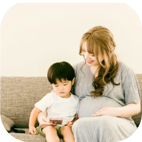 ソアーで子どもに寄り添っている妊娠中のママ